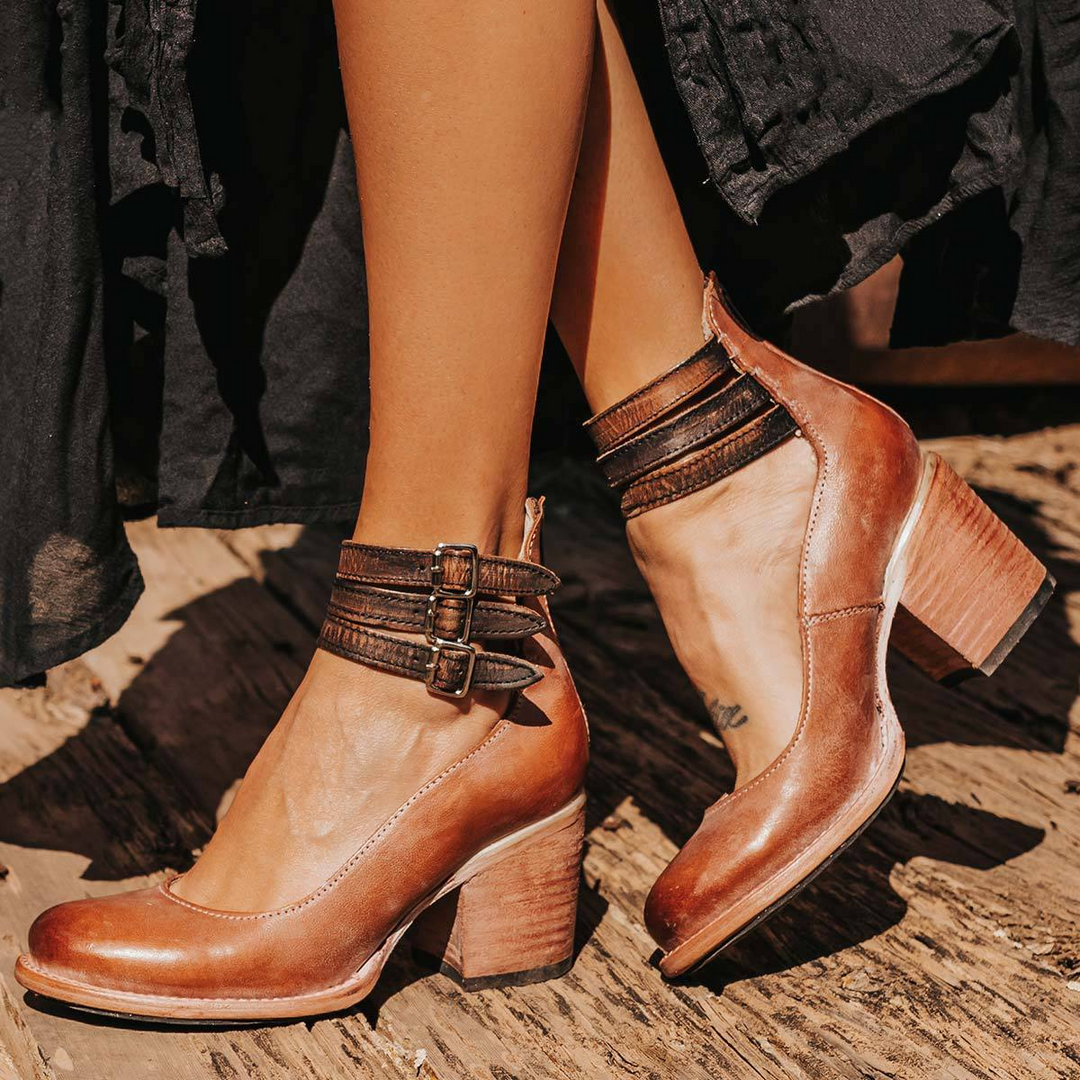 GINEVRA | COURT SHOES WITH STRAPS