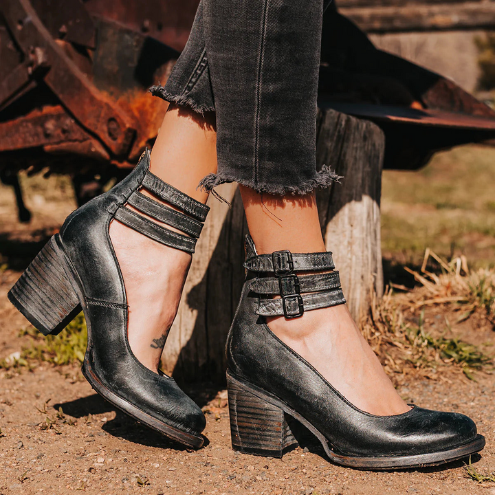 GINEVRA | COURT SHOES WITH STRAPS